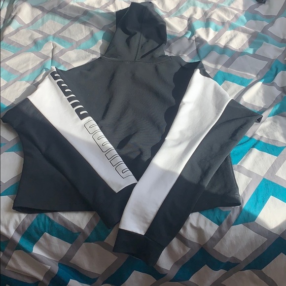 long sleeve exercise top with hood!! - Picture 4 of 4